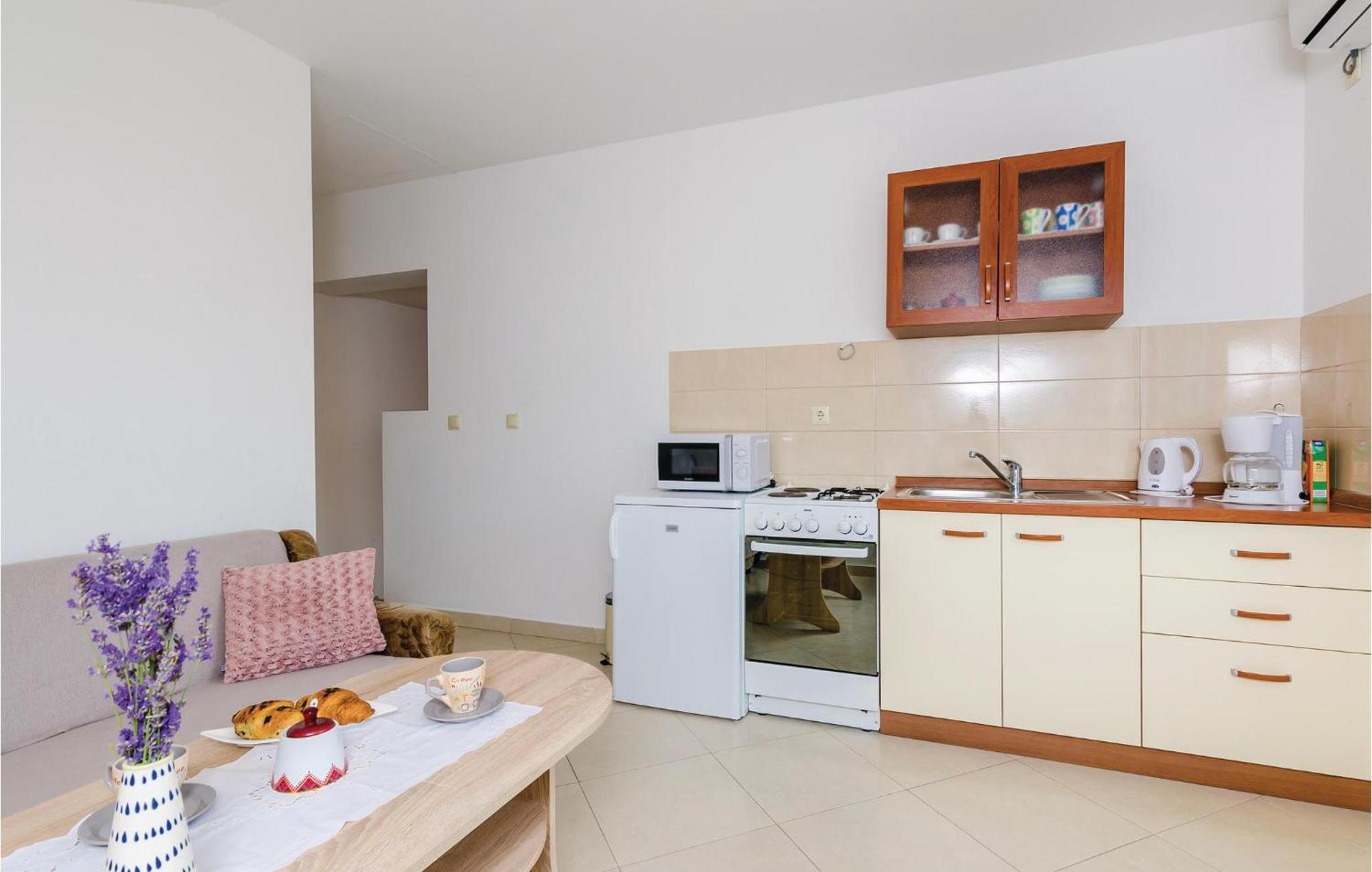 Beautiful Apartment In Gruda With Kitchen 莫鲁纳特 外观 照片